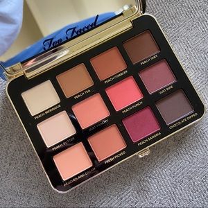Too Faced just Peachy Mattes palette